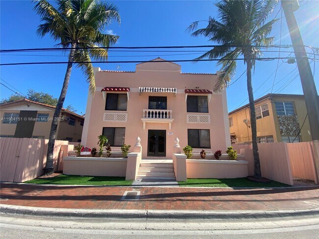 Building Photo - 1553 SW 7th St