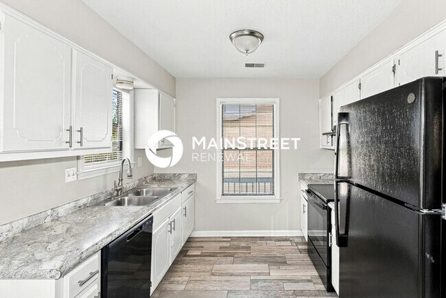 Building Photo - 3 Bedroom Pet-Friendly Home in Memphis, TN with Main Street Renewal