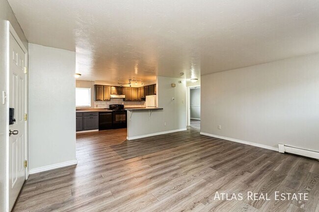 Building Photo - 2840 Montebello Dr W