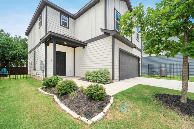 Building Photo - 10402 Abana Way