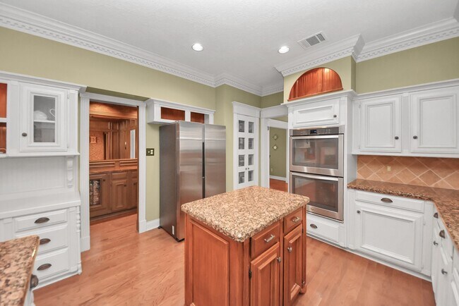 Building Photo - 5214 Norborne Ln