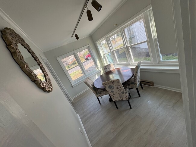 Building Photo - 447 Avondale Dr