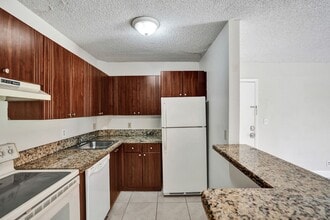 Building Photo - Updated 2 Bed, 2 Bath 1st Floor Condo with...