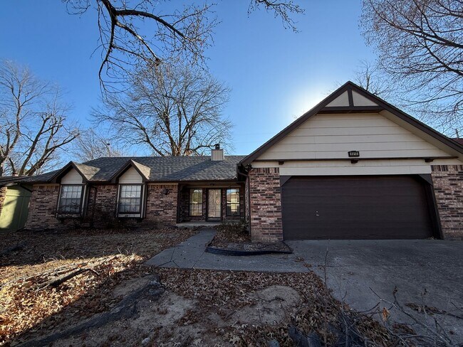 Building Photo - Coming Soon: Huge Living Area, Storage Shed, Fenced Yard 3 bedroom Home