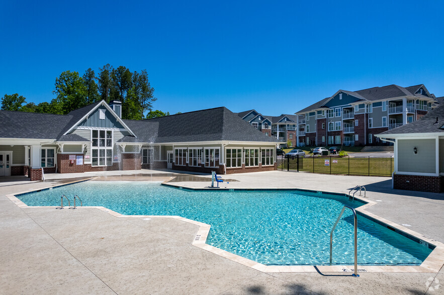 Salt Water Zero Gravity Pool - Palisades of Wake Forest