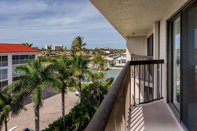 Building Photo - Tropical isle
