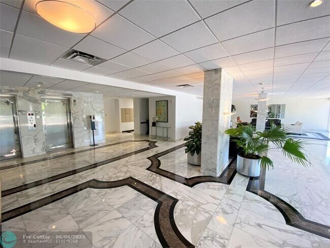 Building Photo - 3000 E Sunrise Blvd