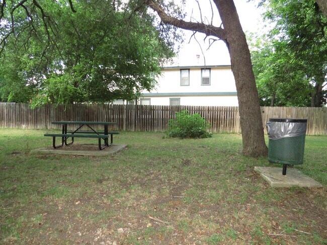 Building Photo - 2308 Darwin Cir