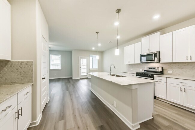 Building Photo - 583 Avisa Dr