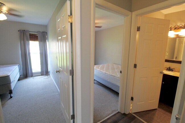 Building Photo - 1416 Bradley Dr