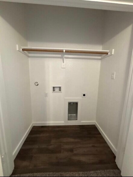 Building Photo - 628 Blackland Dr