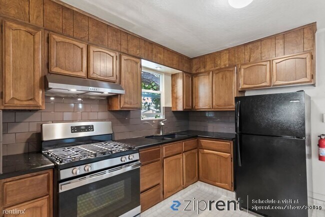 Building Photo - 2 br, 1 bath House - 486 Monroe St, Monter...