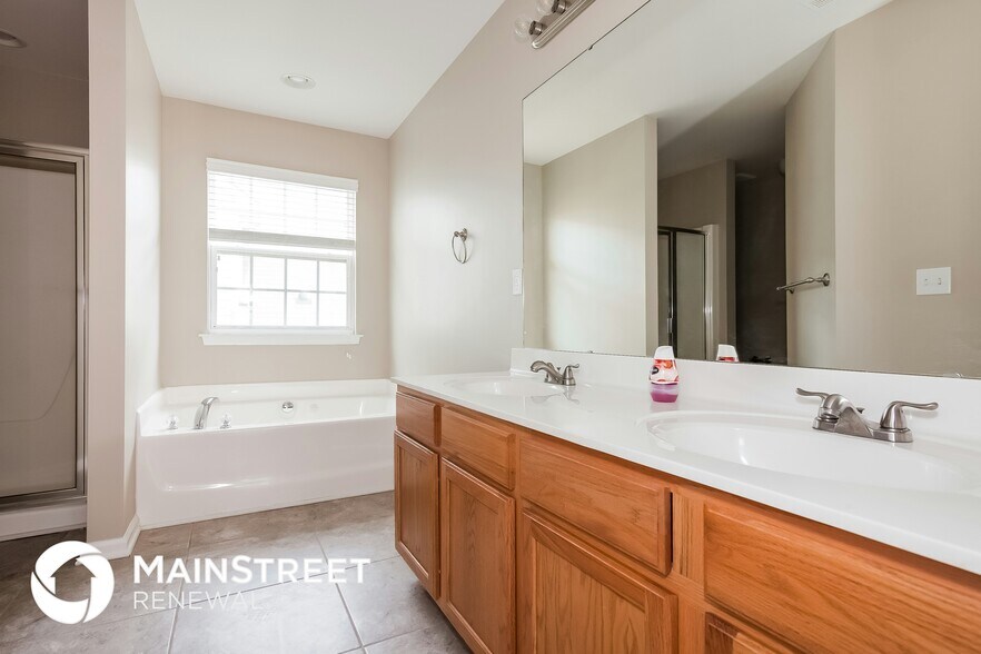 Building Photo - 2582 Laurelview Dr NW