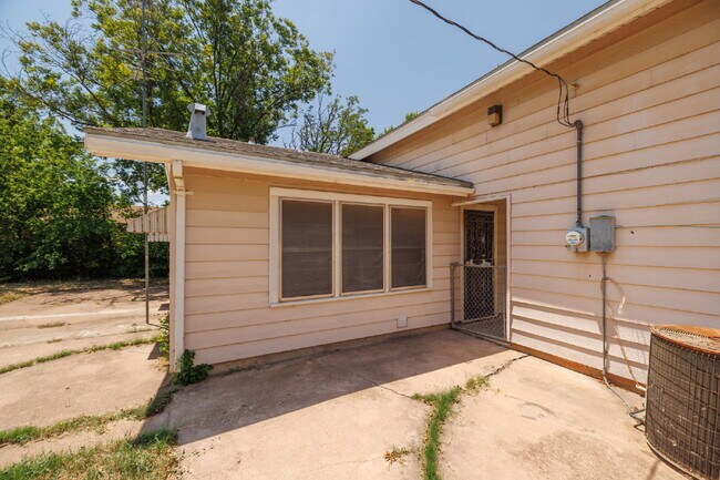 Building Photo - For Lease