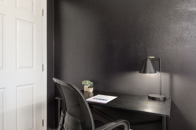 Building Photo - 10777 Ashton Ave