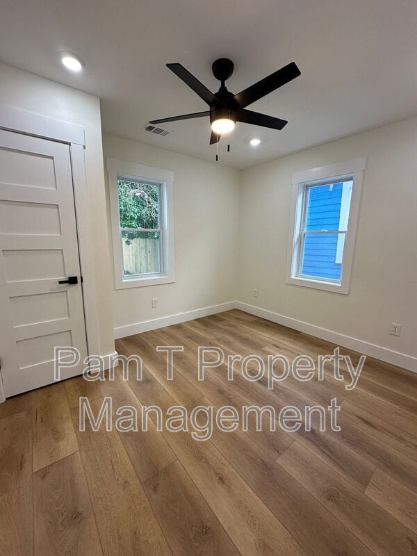 Building Photo - 618 E Waldburg St