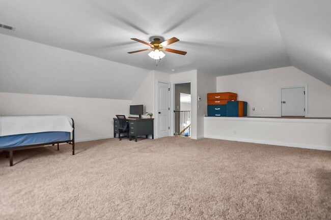 Building Photo - Pet Friendly Three Bedroom with Bonus!