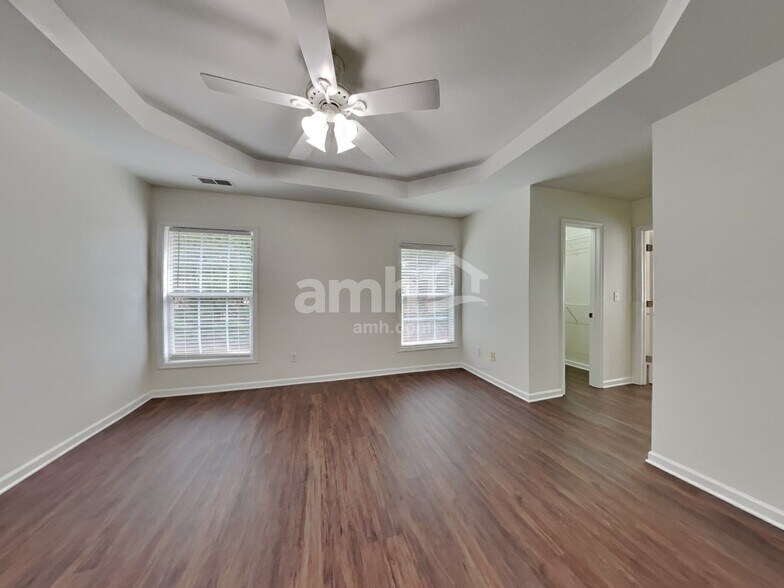 Building Photo - 111 Meandering Way Ln