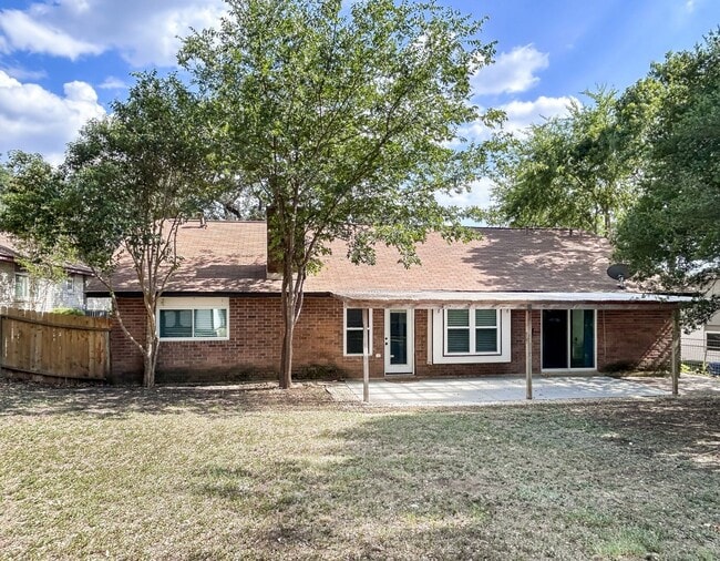 Building Photo - Inviting Northwest San Antonio Home - Fireplace, Office Flex, & Mature Trees