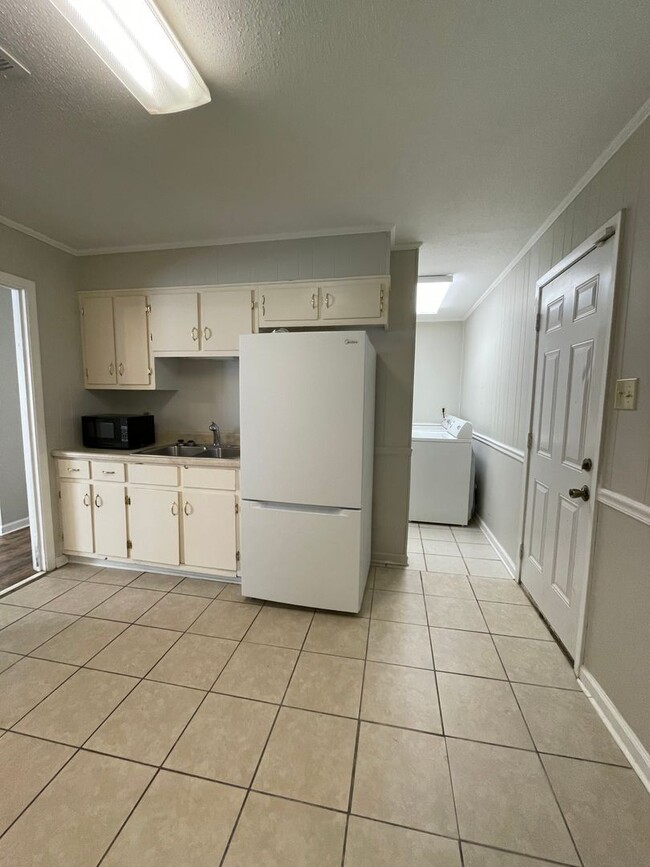 Building Photo - 3-Bedroom Home in Ocean Springs – Prime Lo...