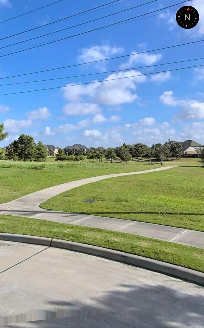 Building Photo - 10207 White Pines Dr