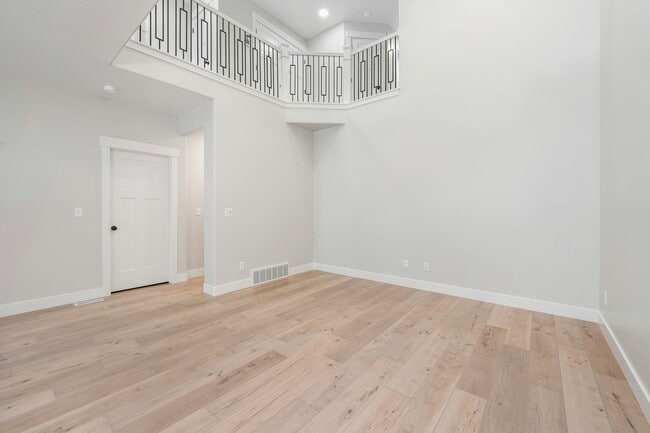 Building Photo - *Pet-Friendly* Townhome