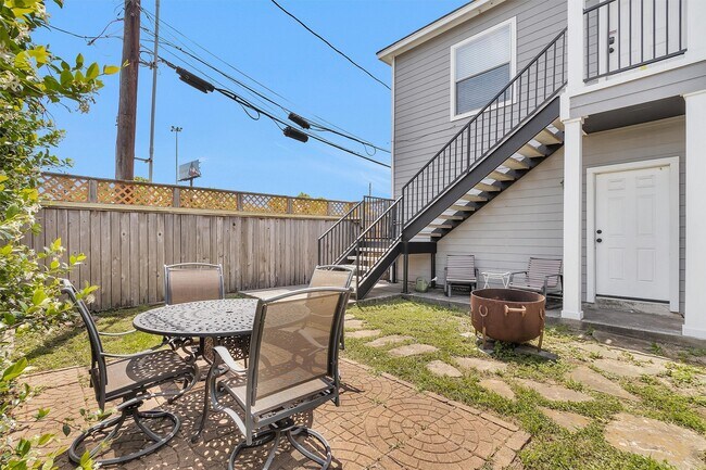 Building Photo - 304 Vincent St