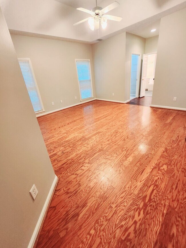 Building Photo - MAPLE RIDGE!!! currently occupied