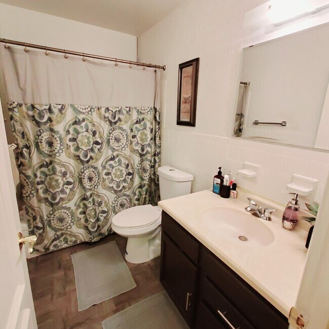 Building Photo - 210 Highmeadow Rd