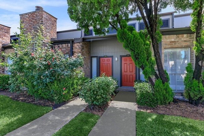 Building Photo - 4800 Lamonte Ln