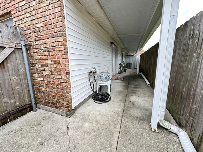 Rear covered patio - 521 N French Quarter Dr