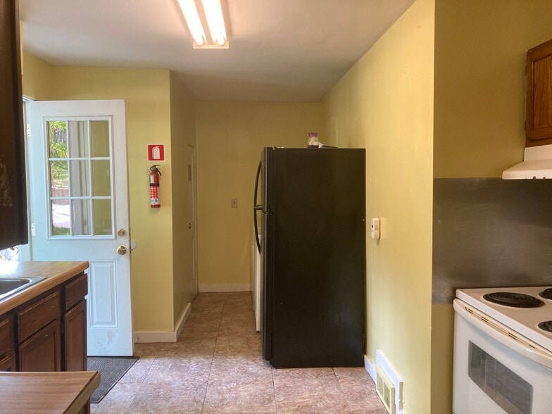 Building Photo - 72 E College Ave