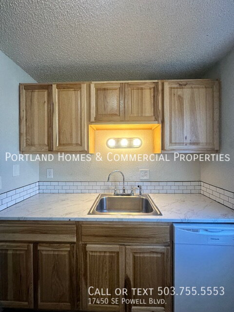 Building Photo - 17450 SE Powell Blvd