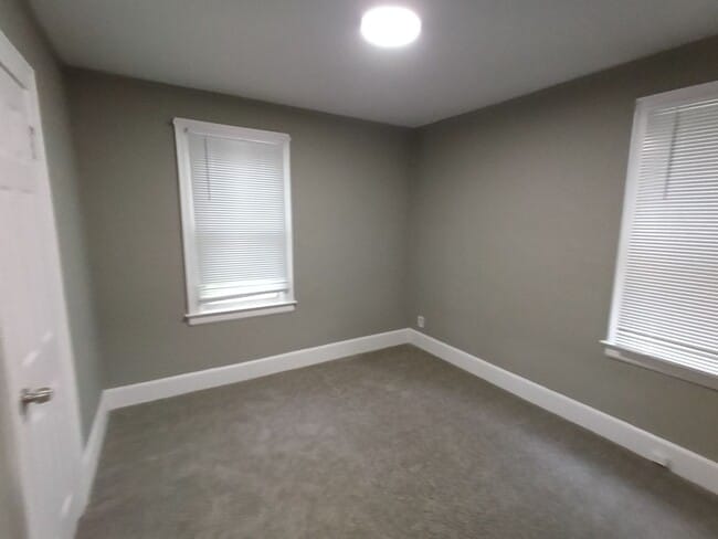 Building Photo - 4 bedroom 2 bath brick colonial NOW AVAILA...