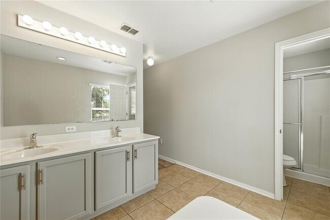 Building Photo - 3223 SW 41st Ave