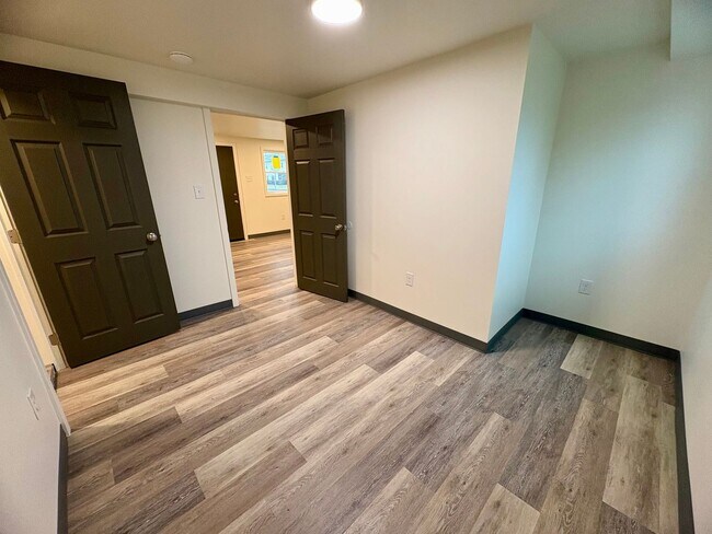 Building Photo - 202 S Lawrence St