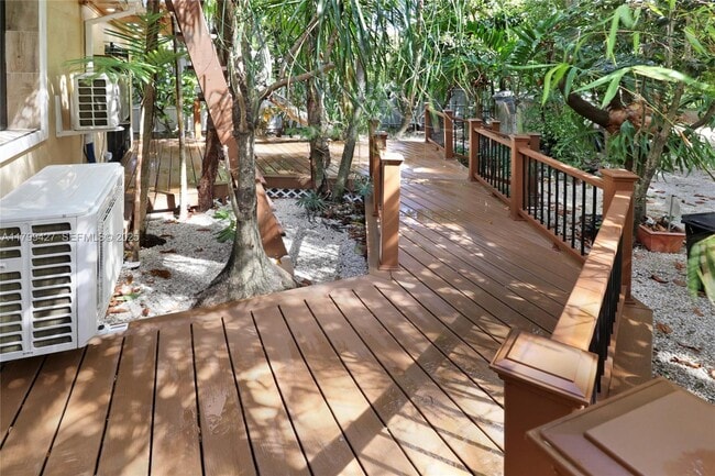 Building Photo - 550 Quail Ave