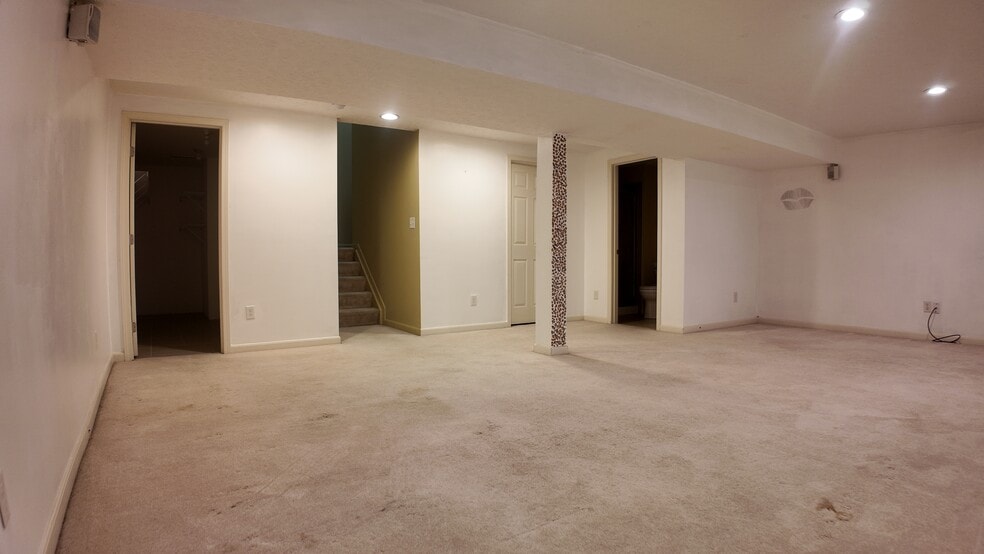 Building Photo - 3505 Thorngate Dr
