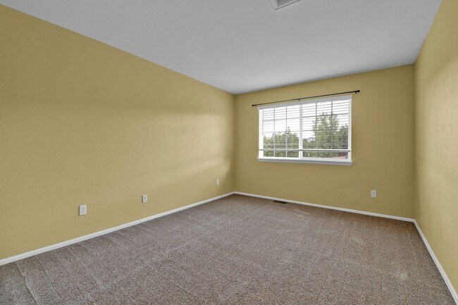 Building Photo - 705 Witchhazel Ct