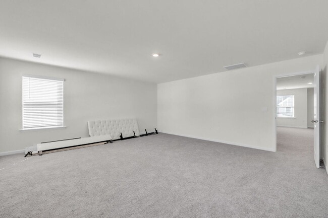 Building Photo - Modern 4BR Home with Loft & 2.5 Baths in W...