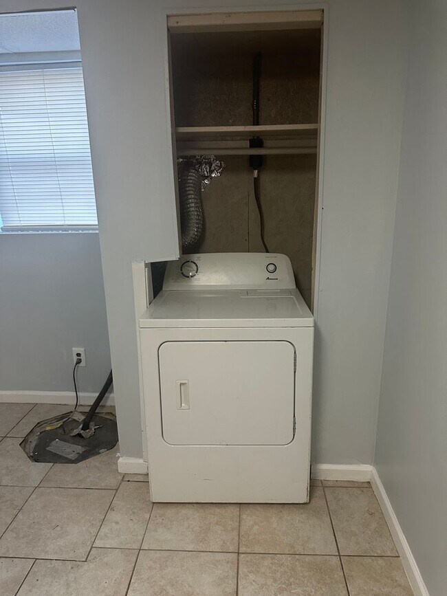 Building Photo - 2927 Edison Hwy