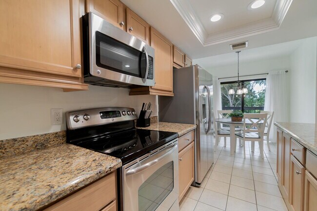 Building Photo - 11355 Pond View Dr