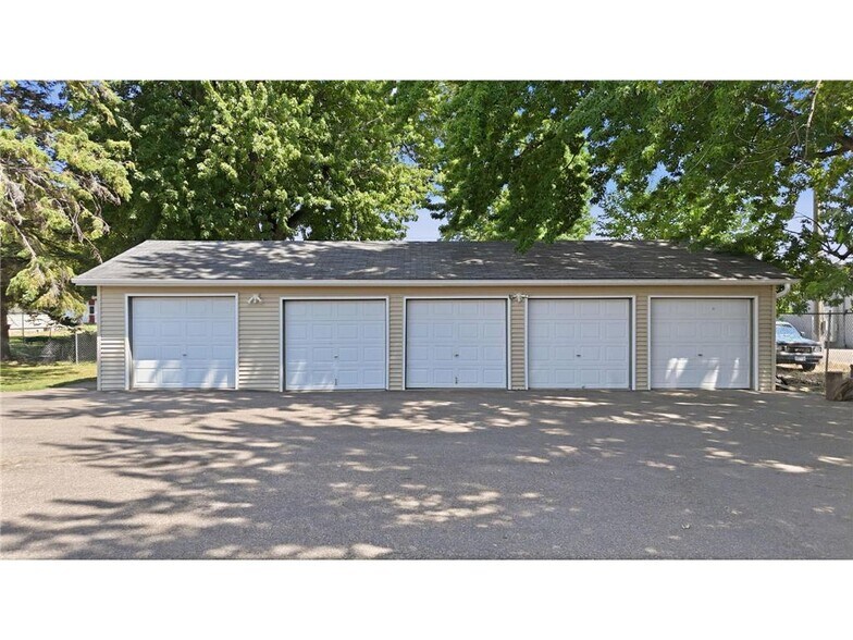 Building Photo - 3485 Lester Ave