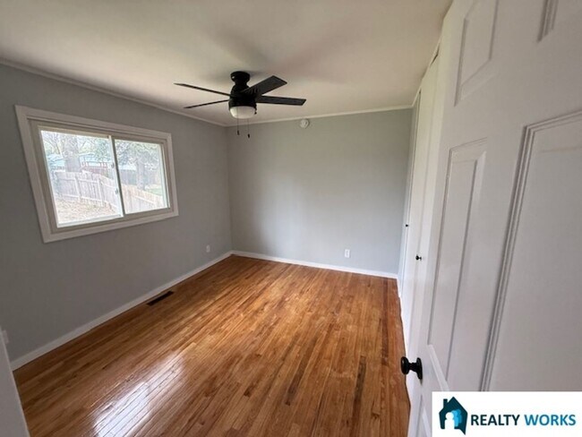 Building Photo - Charming 3-Bedroom, 1.5-Bath Home in Central Lincoln