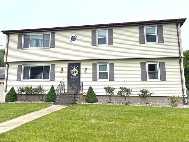 Building Photo - 3 Carmen St