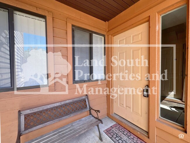 Building Photo - 707 Carpenters Way