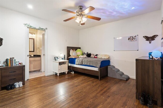 Building Photo - 3504 Speedway