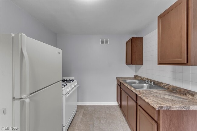 Building Photo - 21270 Crystal Ave