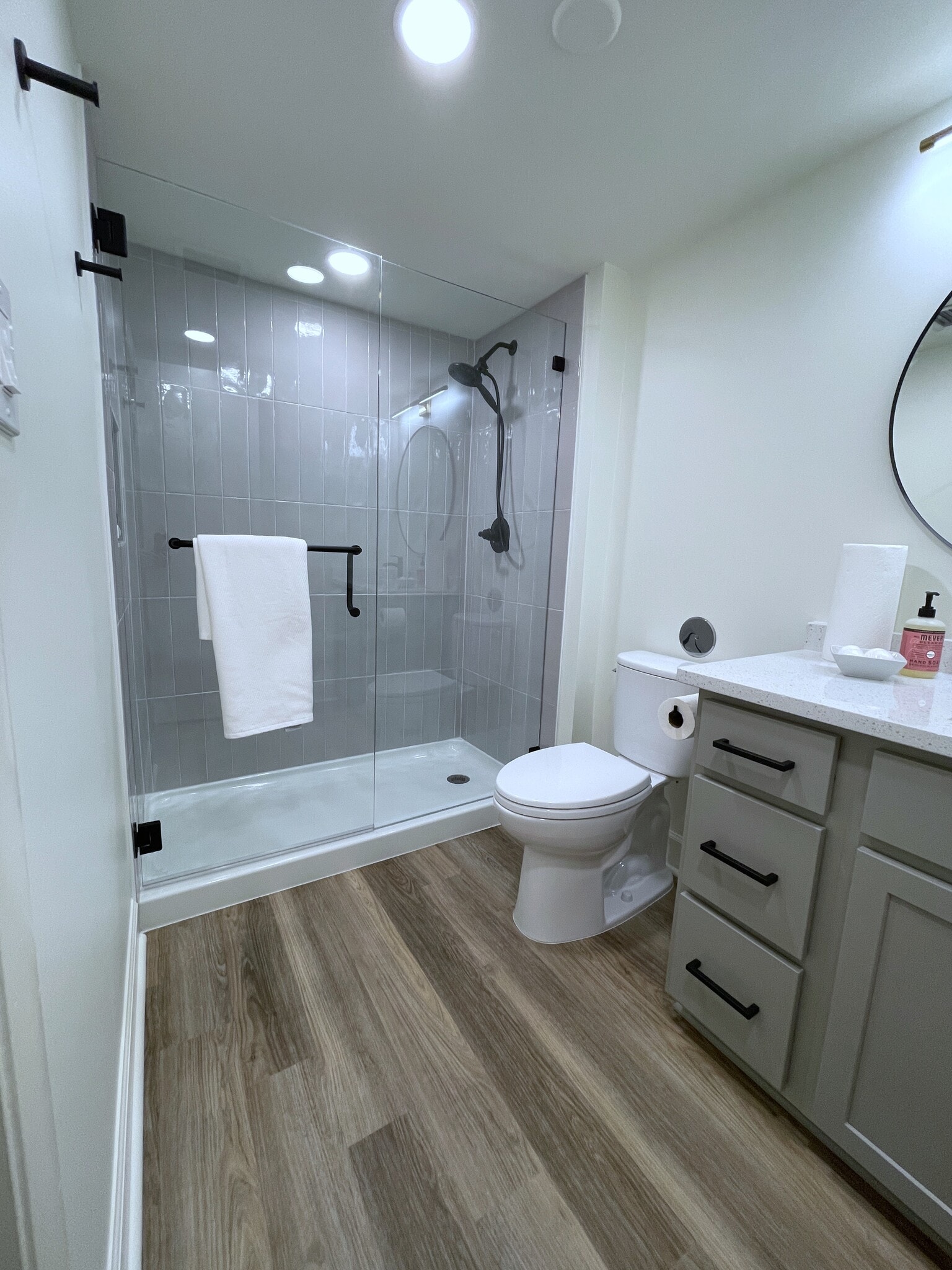 Shower - 2625 Highland Ave S