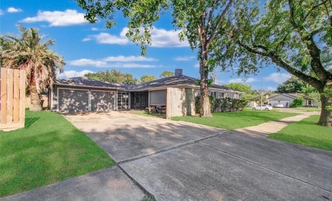 Building Photo - 9430 Claridge Dr